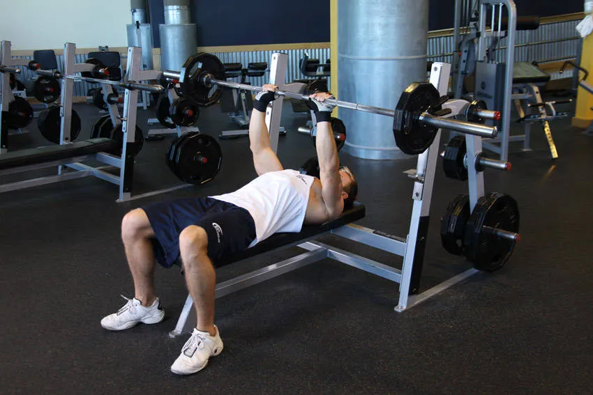 Close-grip bench press: start and finish positions