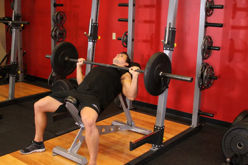 Incline barbell bench press: start and finish positions