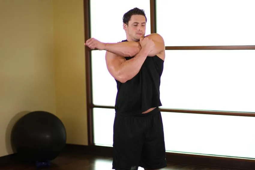 Cross-body shoulder stretch: start and finish positions