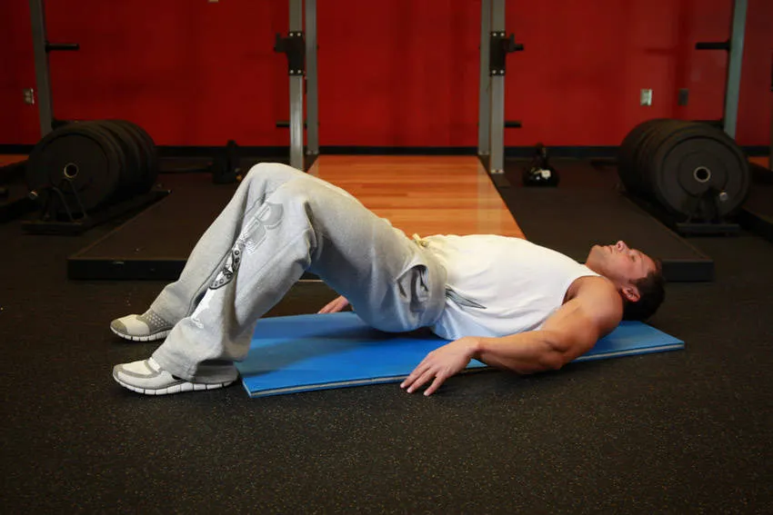 Glute bridge: start and finish positions