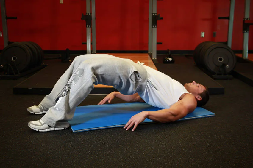 Glute bridge: start and finish positions