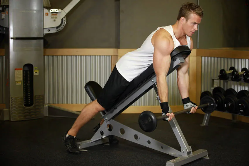 Incline barbell curl: start and finish positions