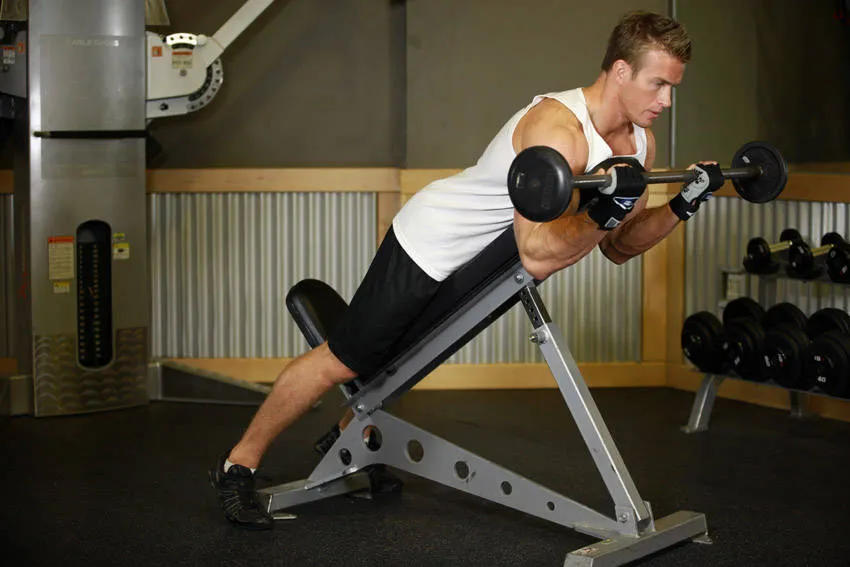 Incline barbell curl: start and finish positions