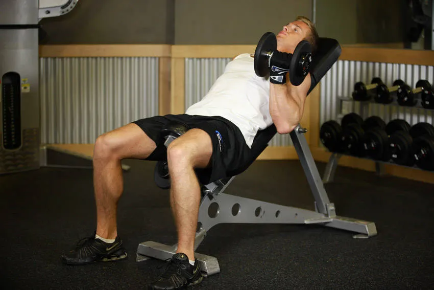 Incline dumbbell curl: start and finish positions