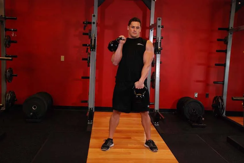 Alternating kettlebell clean: start and finish positions