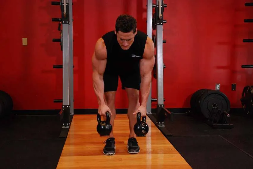 Alternating kettlebell row: start and finish positions