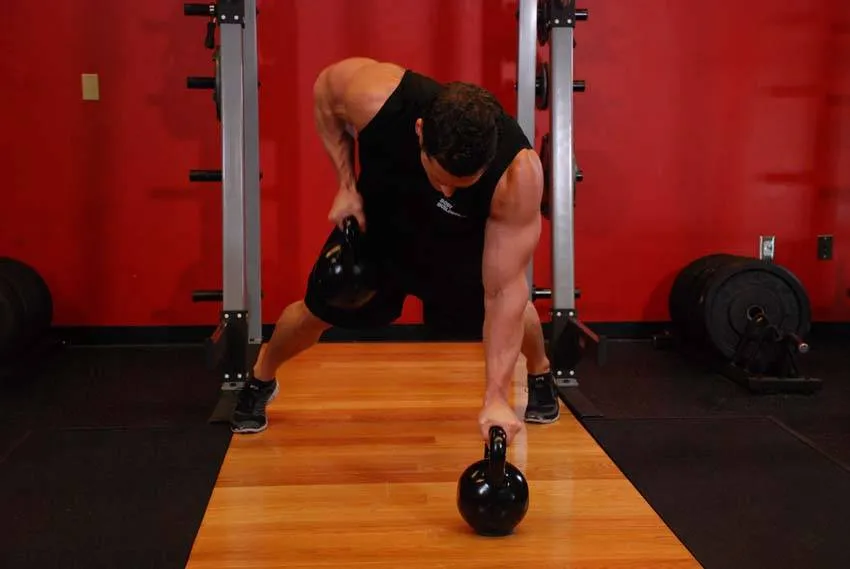 Kettlebell renegade row: start and finish positions