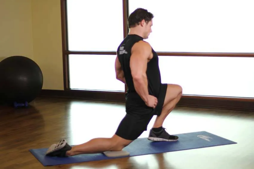 Low lunge stretch: start and finish positions