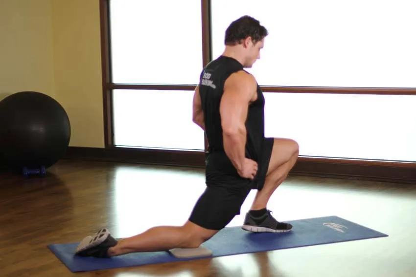 Low lunge stretch: start and finish positions