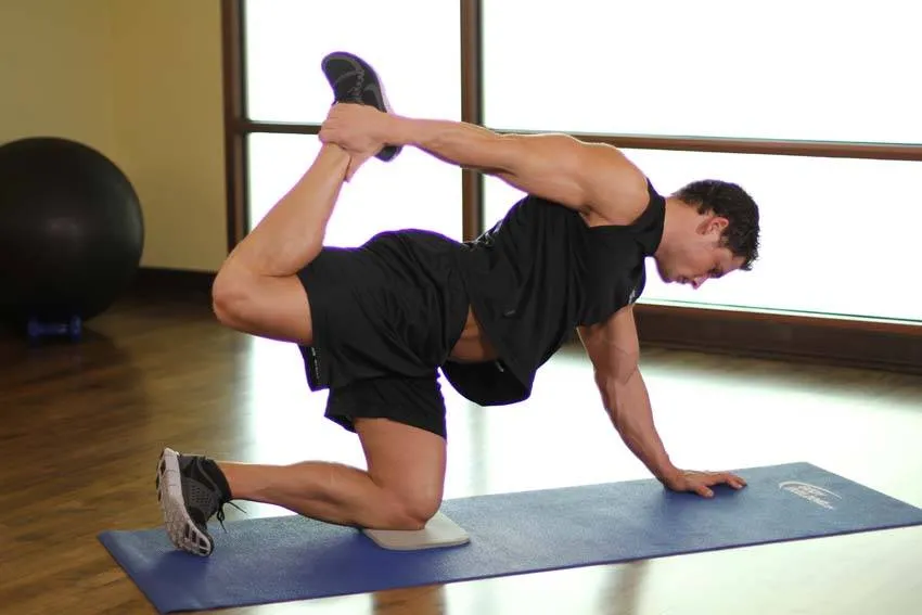 All-fours quad stretch: start and finish positions