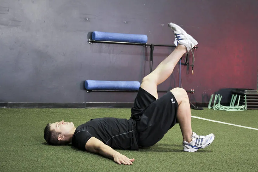 Single-leg bridge: start and finish positions