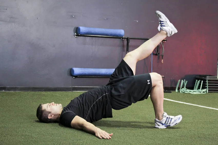 Single-leg bridge: start and finish positions