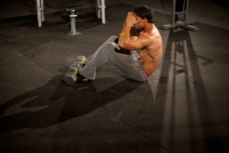 Three-quarter sit-up: start and finish positions