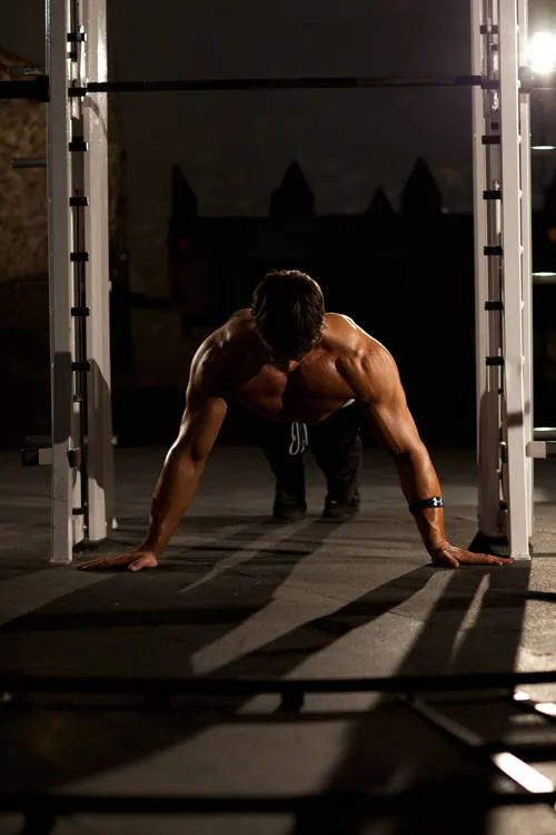 Wide push-up: start and finish positions