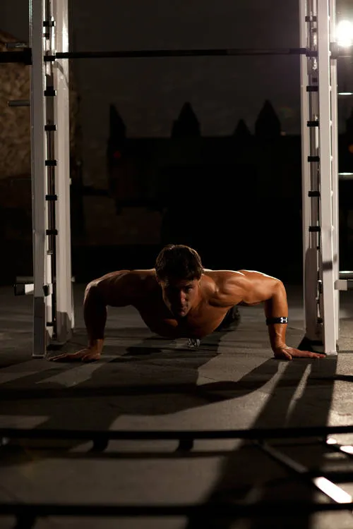 Wide push-up: start and finish positions